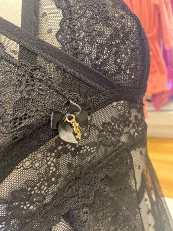 camisola renda preta c/bolinha preta