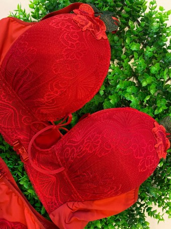 Decote Profundo Vermelho 